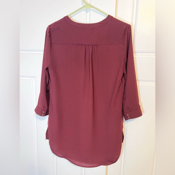 La Chateau 3/4 sleeve top in burgundy. - Picture 4 of 11